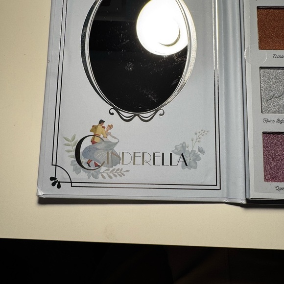 Disney Princess Eyeshadow Palette New - Picture 2 of 4